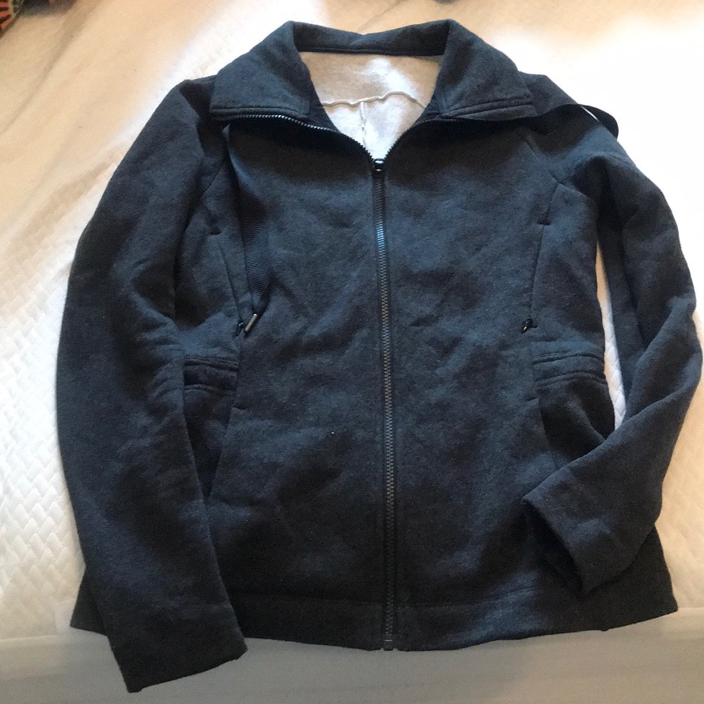 Lulu lemon jacket. Size 6. Lightly used.